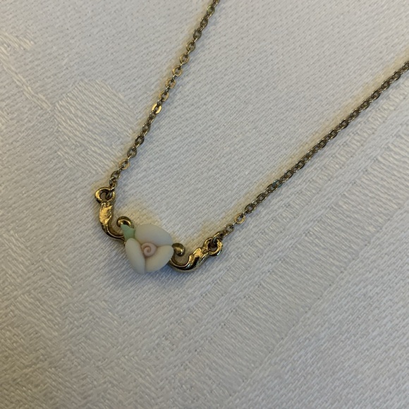 1928 Jewelry Necklace Fine Chain & Pale Porcelain Rose; 15” with original box - Picture 10 of 12